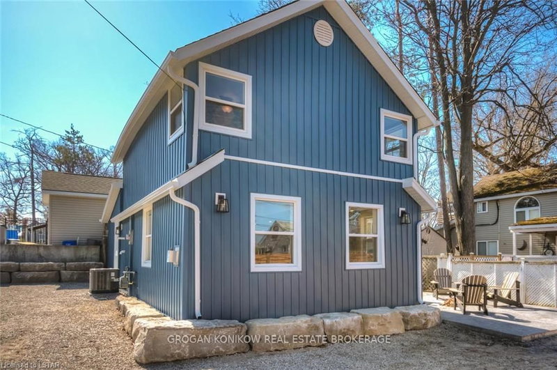 11 Dietrich Cres, Lambton Shores, N0M 1T0 | Image 2