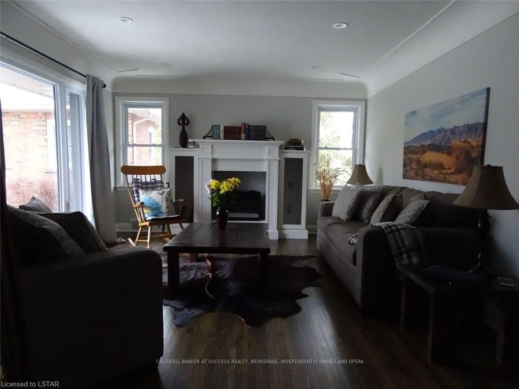 Listing Image 3