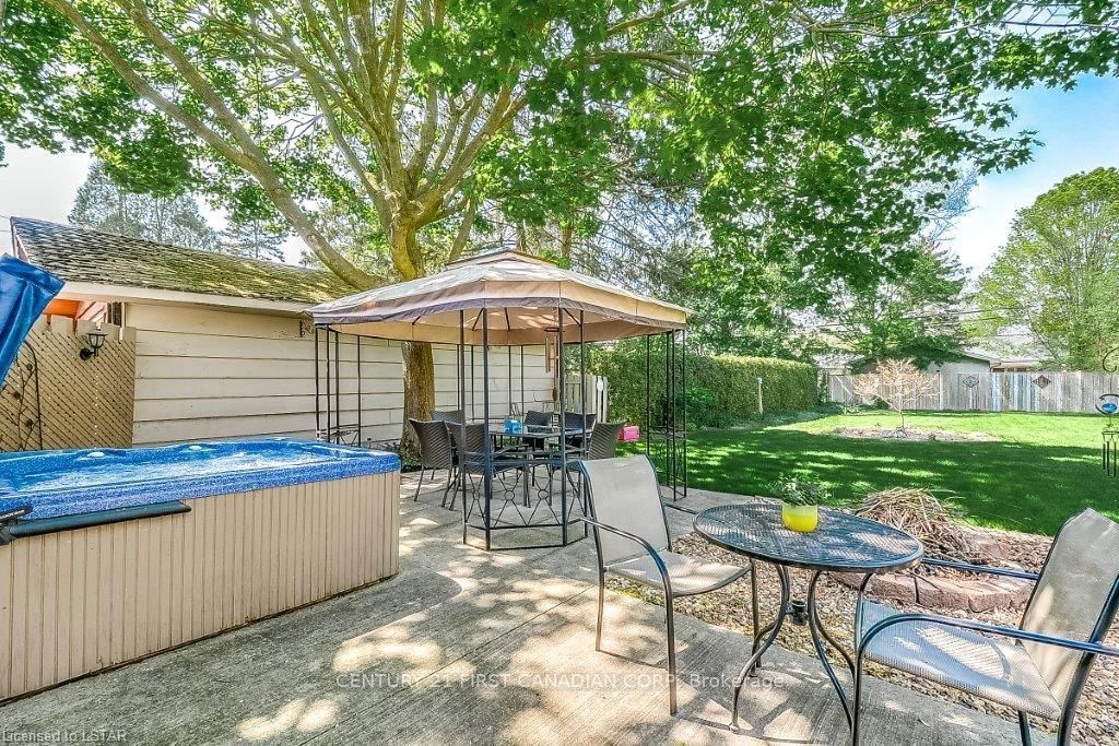 Listing Image 11