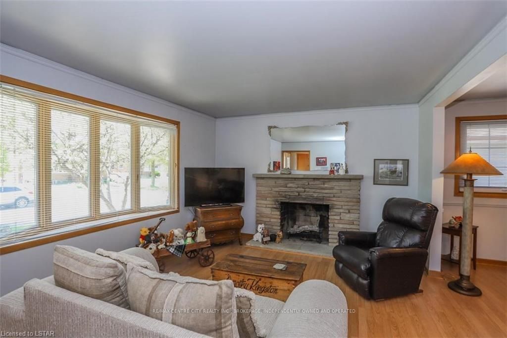 Listing Image 7