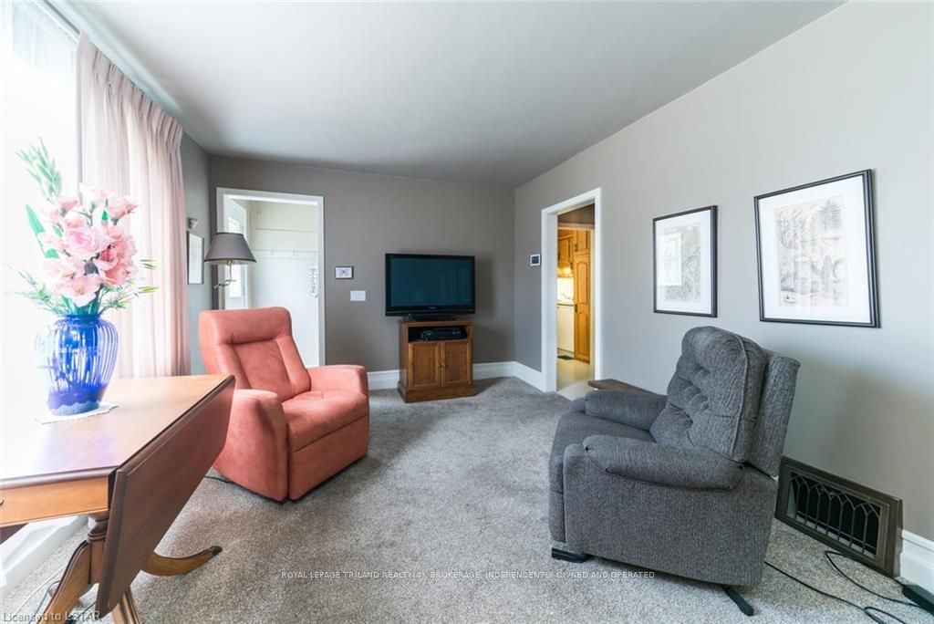 Listing Image 6