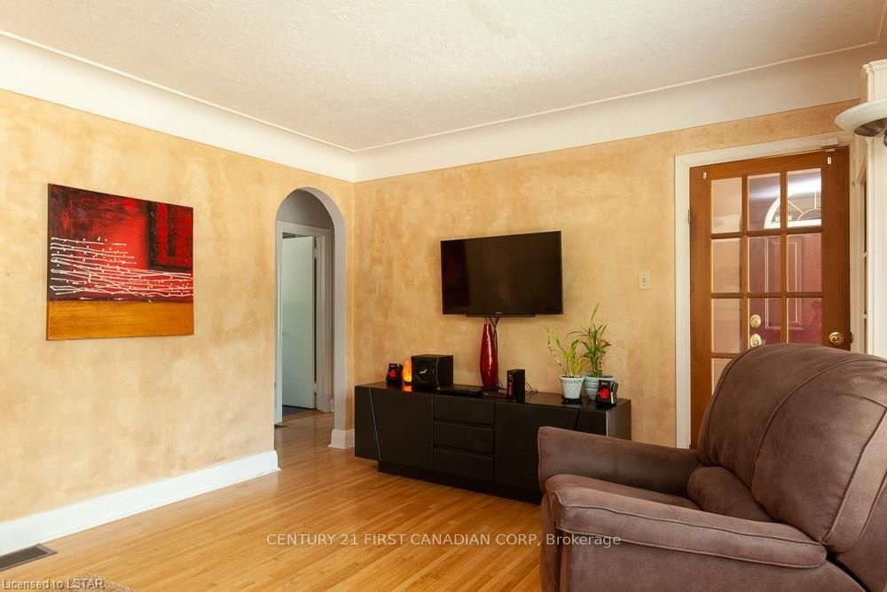 Listing Image 3