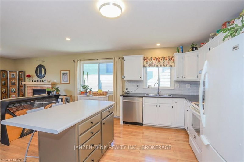 21 Erin Crt, Aylmer, N5H 3G6 | Image 2