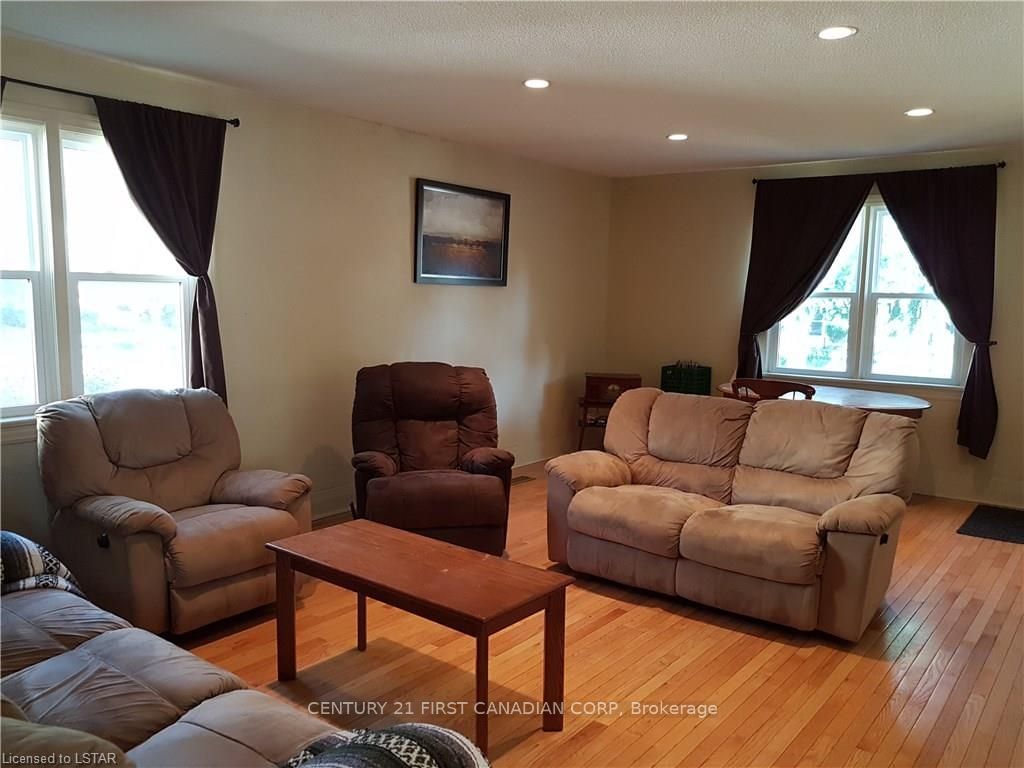 Listing Image 5