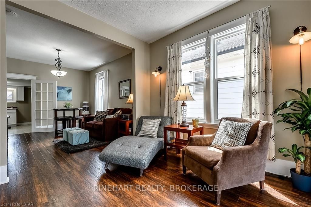 Listing Image 3