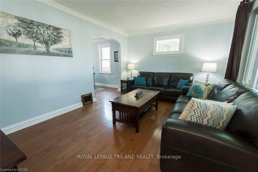Listing Image 8