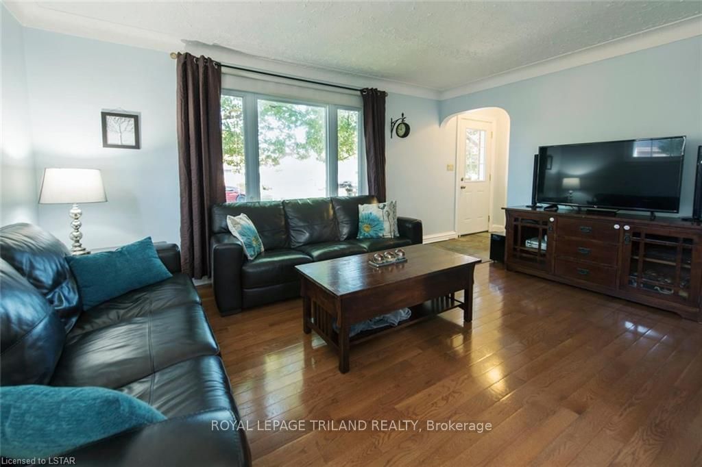 Listing Image 9