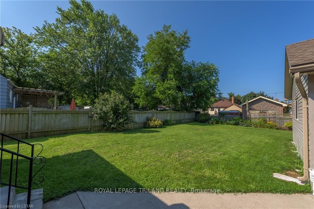 Listing Image 12