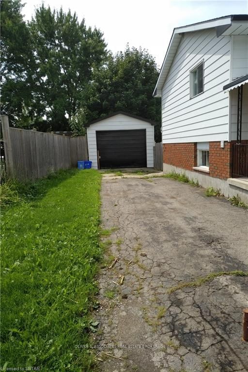 Listing Image 4