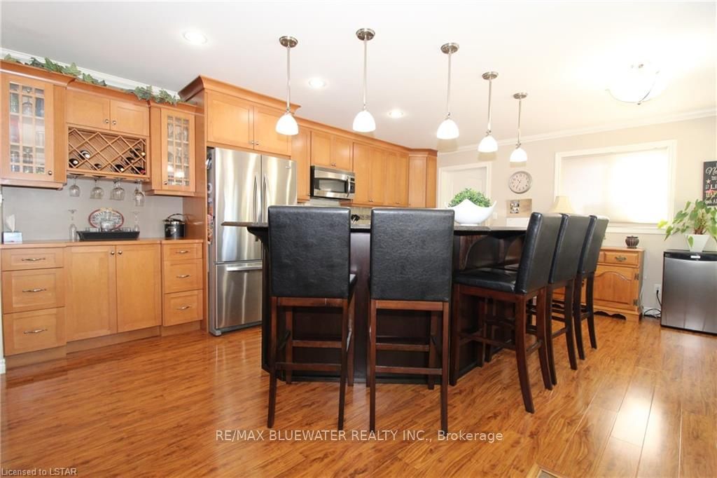 Listing Image 10