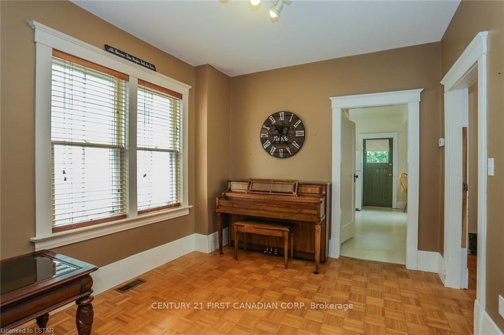 Listing Image 10
