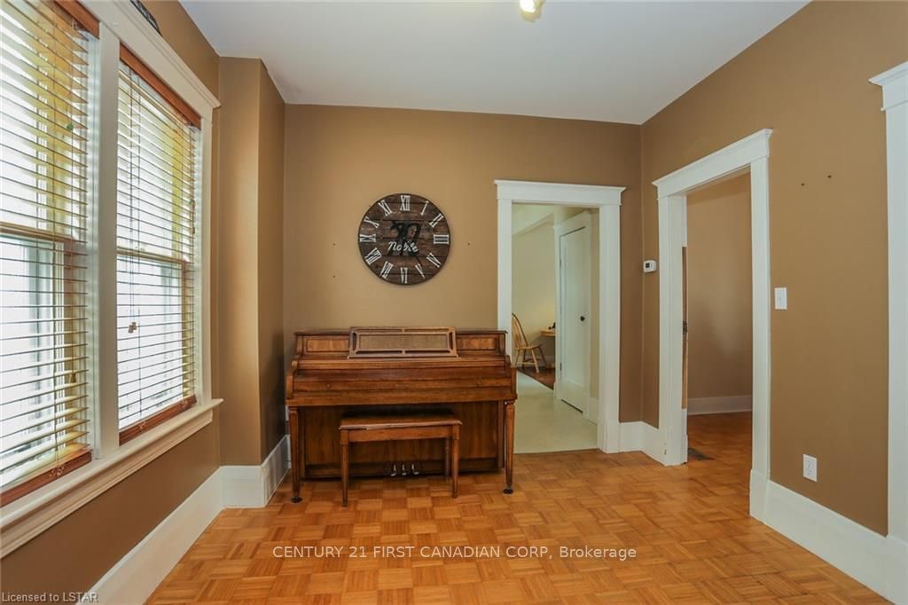 Listing Image 9