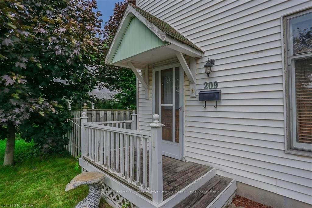 Listing Image 4