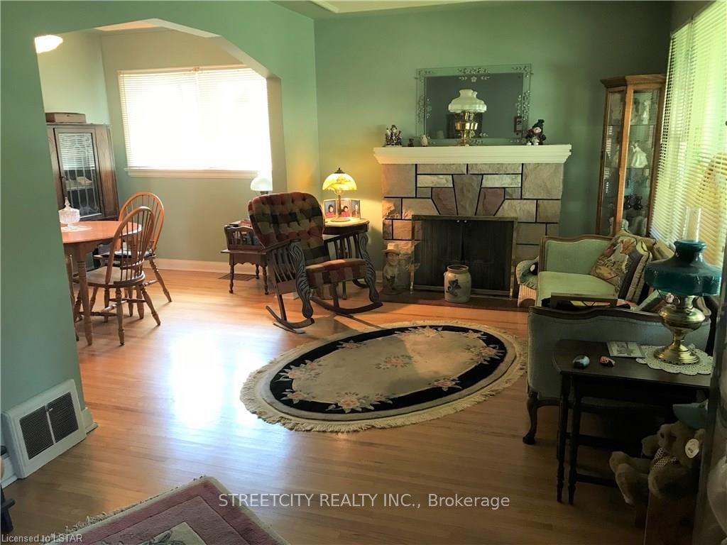 Listing Image 3