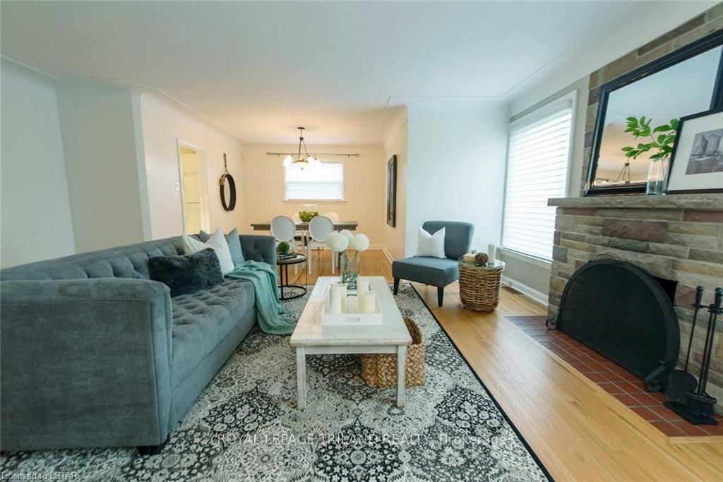 Listing Image 3