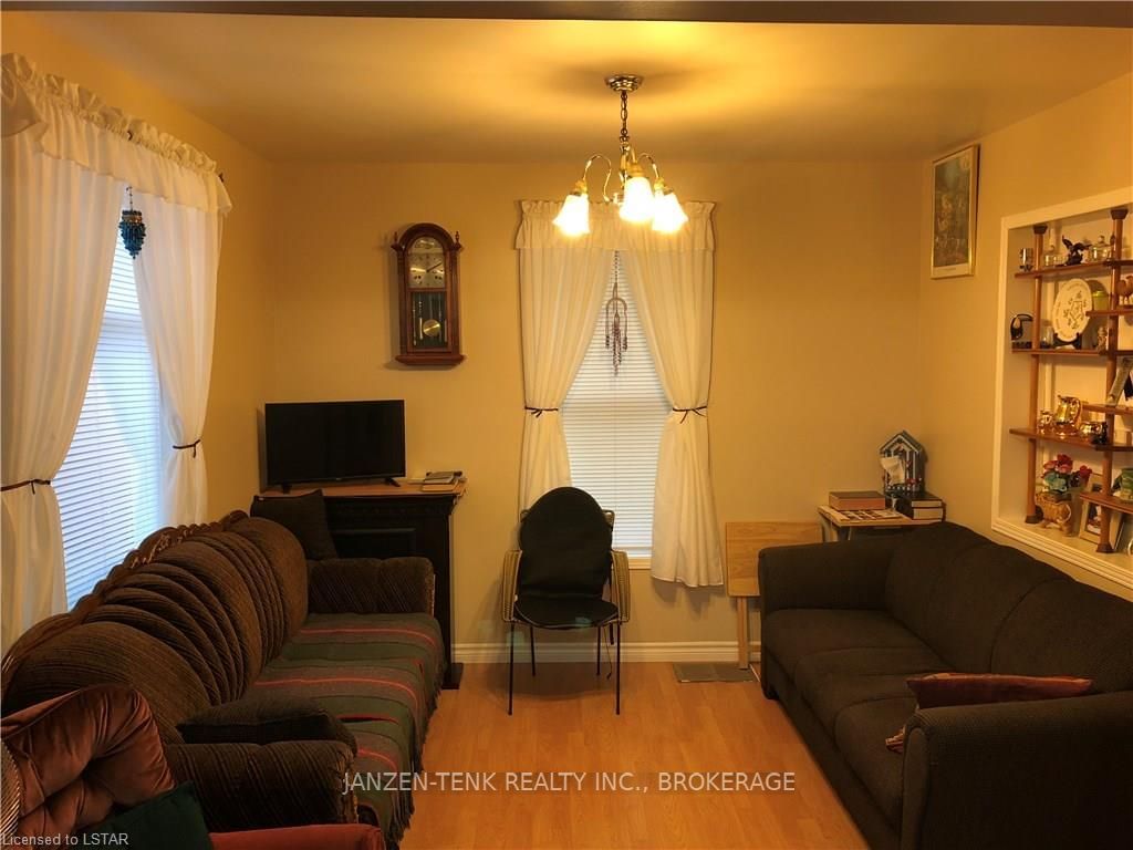 Listing Image 3