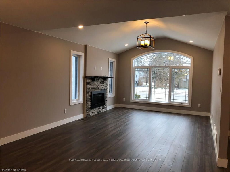 271 Sydenham St E, Aylmer, N5H 1M3 | Image 2