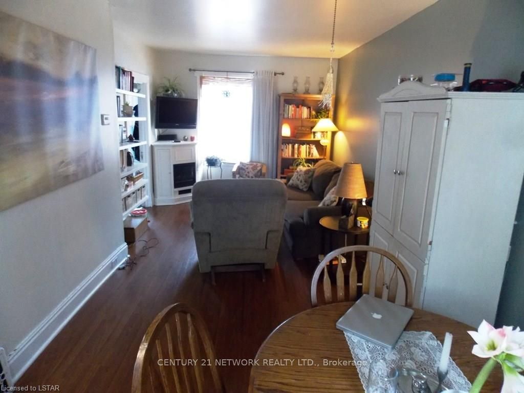 Listing photo 3