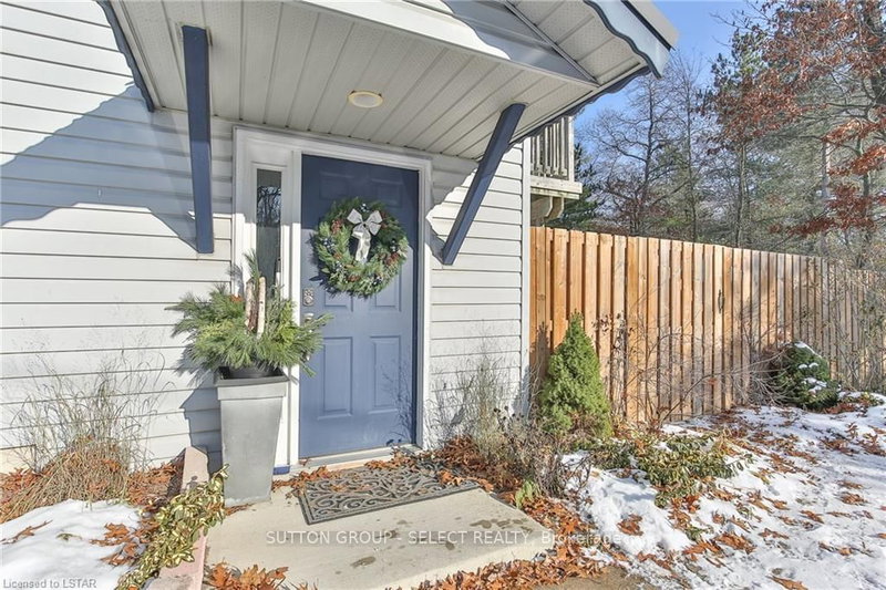 7706 Alfred St, Lambton Shores, N0M 2L0 | Image 2