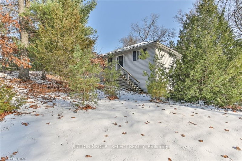 7706 Alfred St, Lambton Shores, N0M 2L0 | Image 3