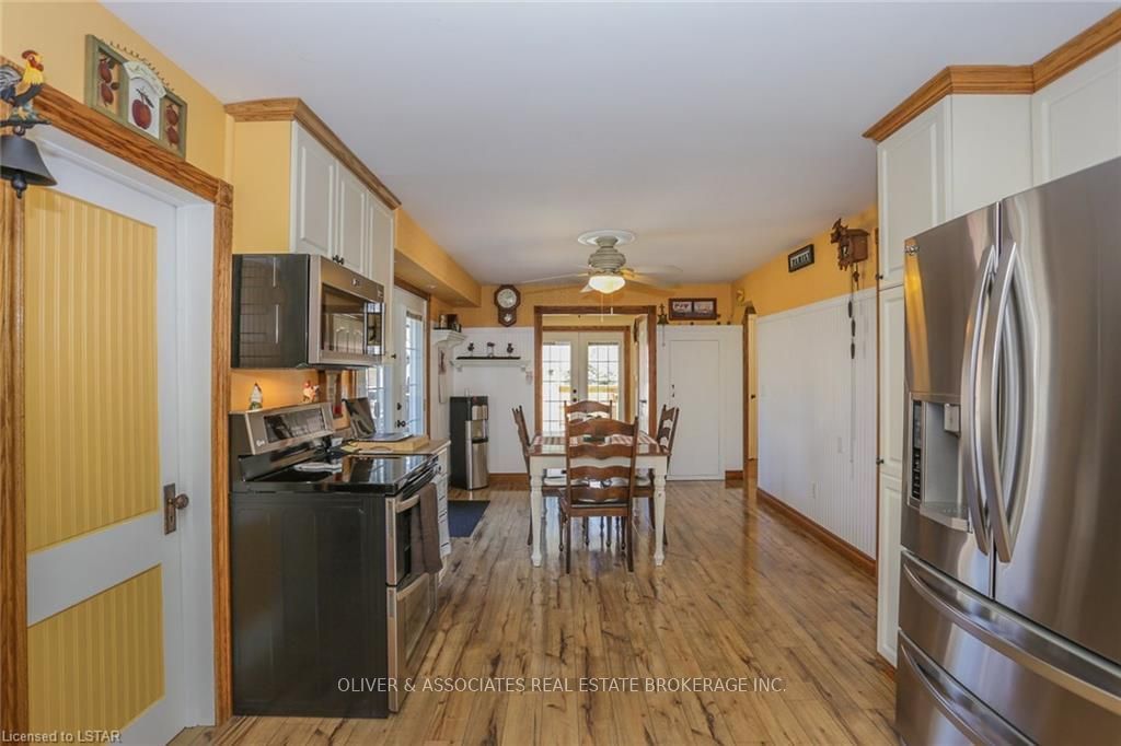 Listing Image 11
