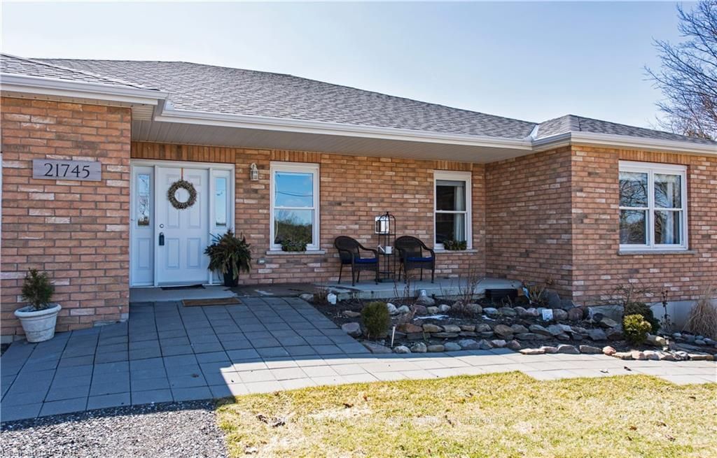 Detached House sold at 21745 Adelaide Road, Strathroy-Caradoc, Campbellvale, N0L 1W0 - MLS: X7759392