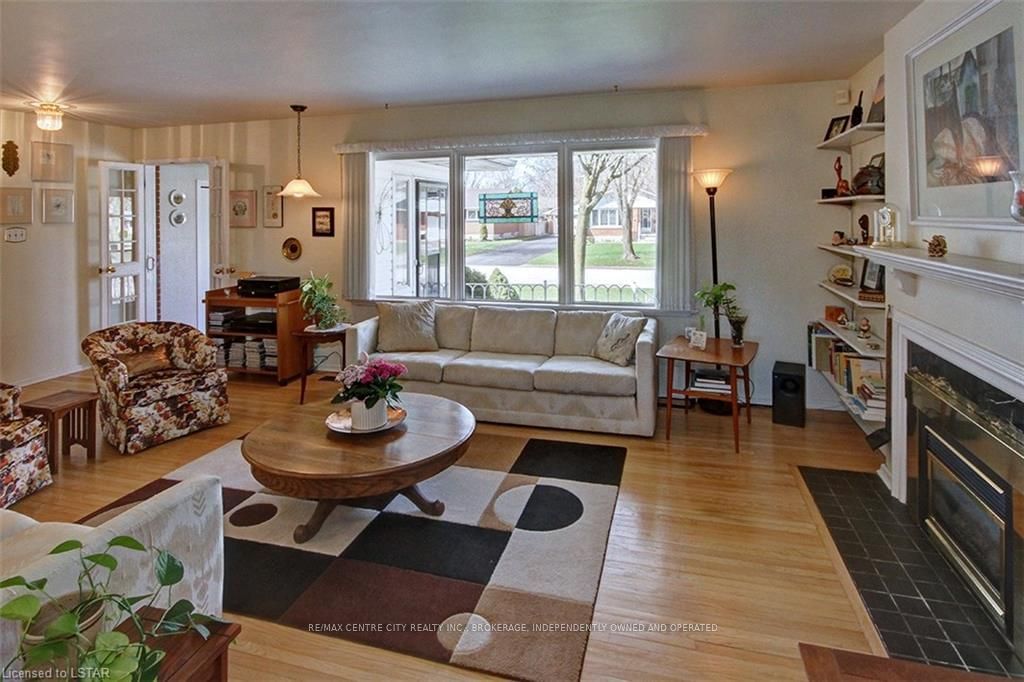 Listing Image 7