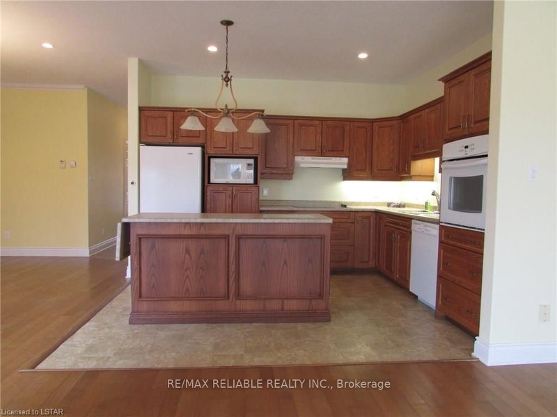 24 Bayfield Mews Lane, Bluewater, N0M 1G0 | Image 2