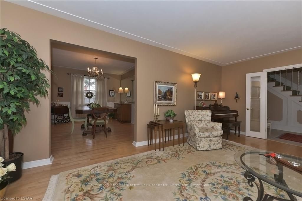 Listing Image 17