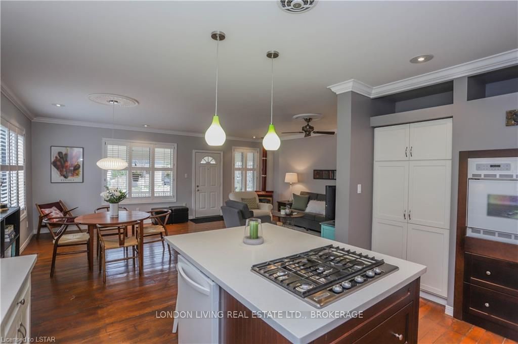 Listing Image 14
