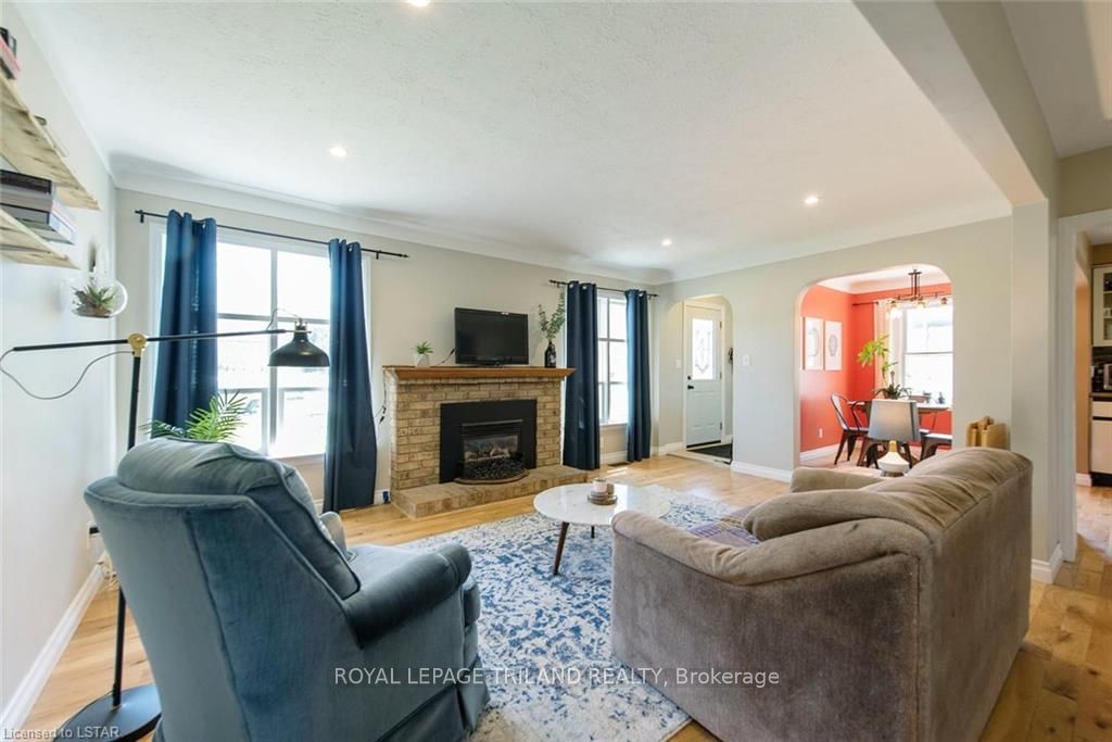 Listing Image 7