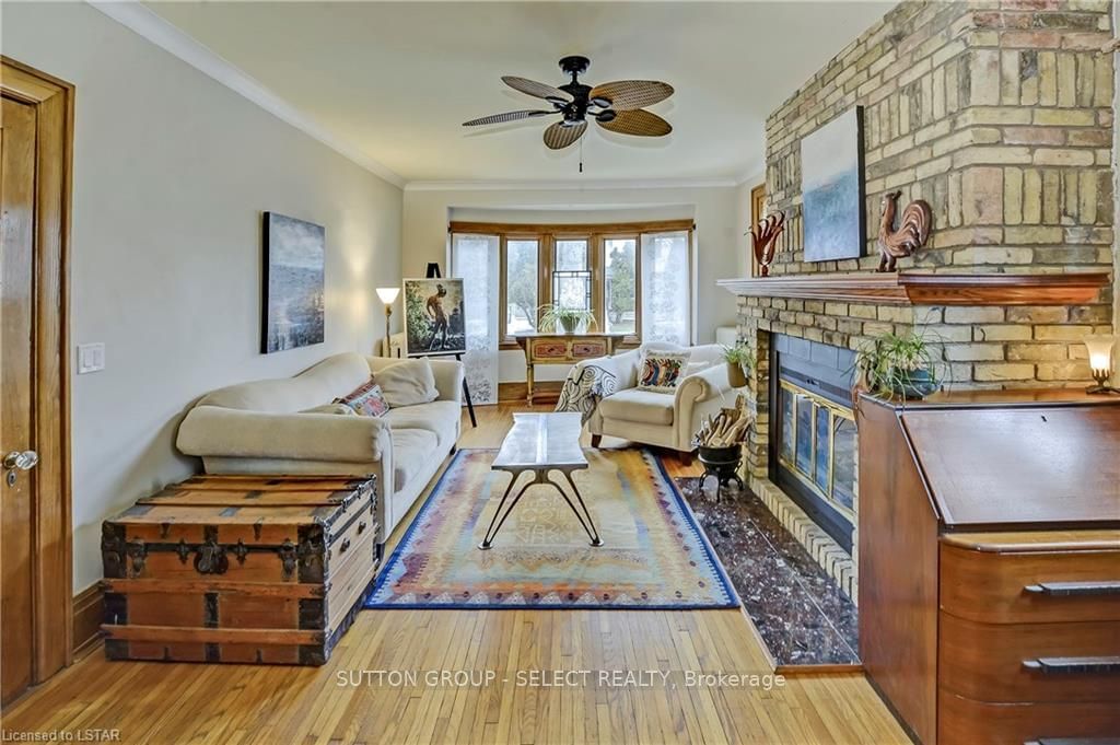 Listing Image 8