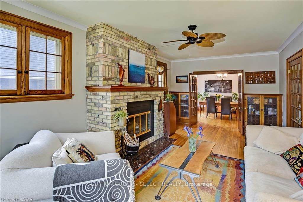 Listing Image 9