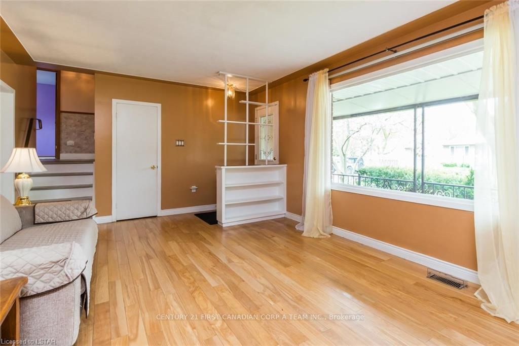Listing Image 6