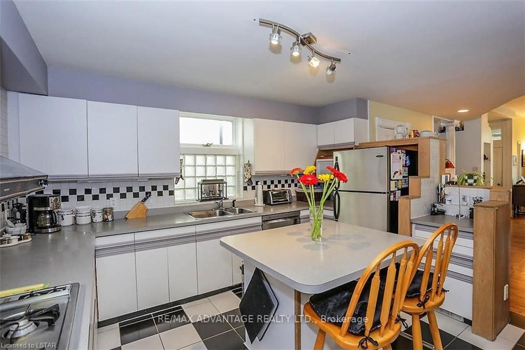 Listing Image 11