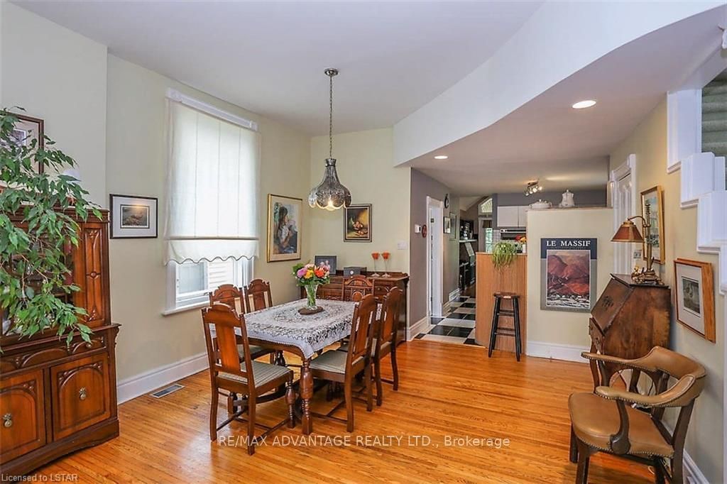 Listing Image 8