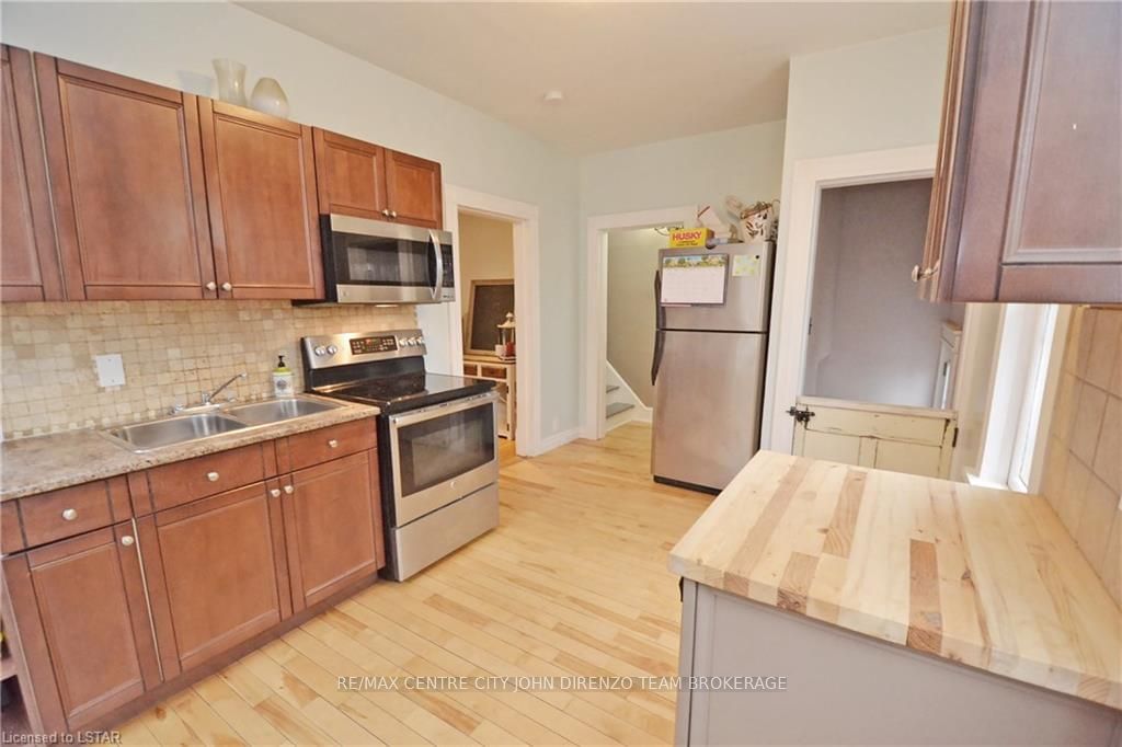 Listing Image 12