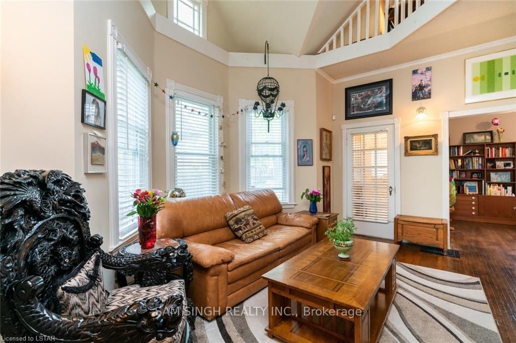 Listing Image 7