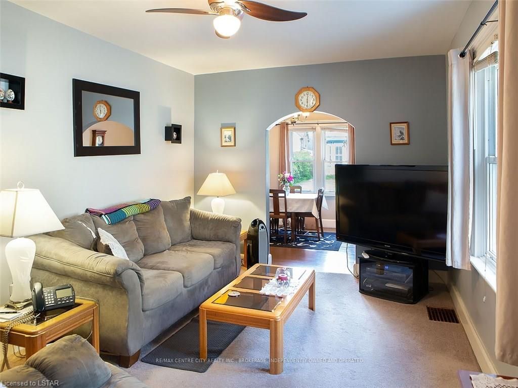 Listing Image 4