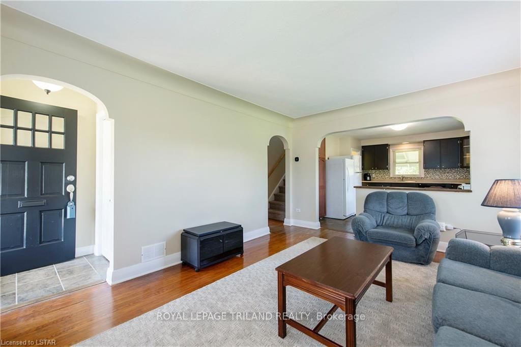 Listing Image 7