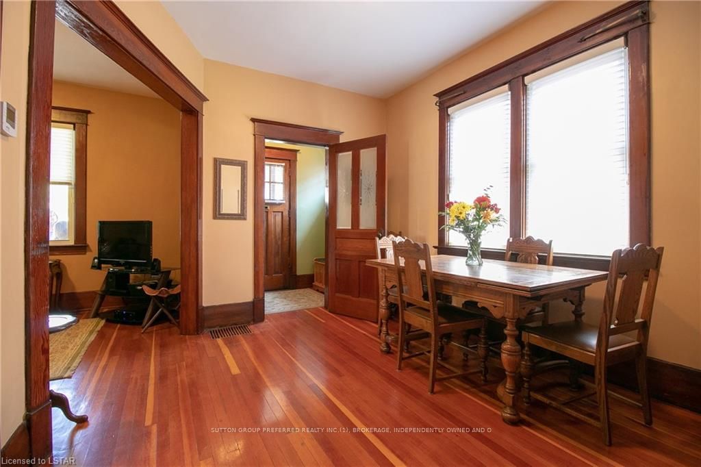 Listing Image 6