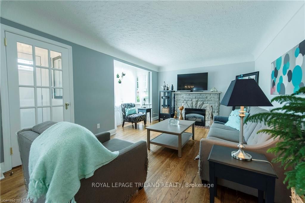 Listing Image 7