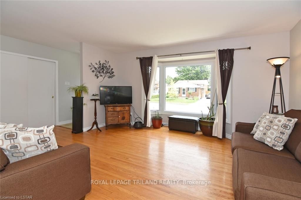 Listing Image 7