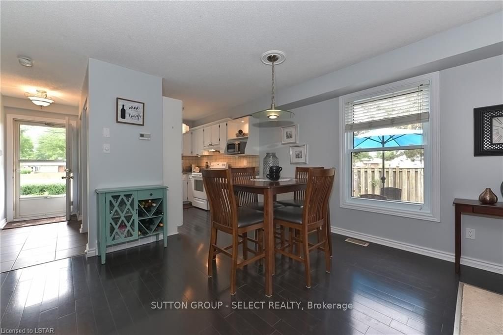 Listing Image 6