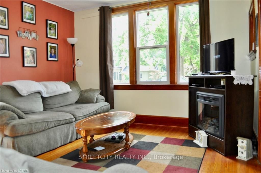 Listing Image 7