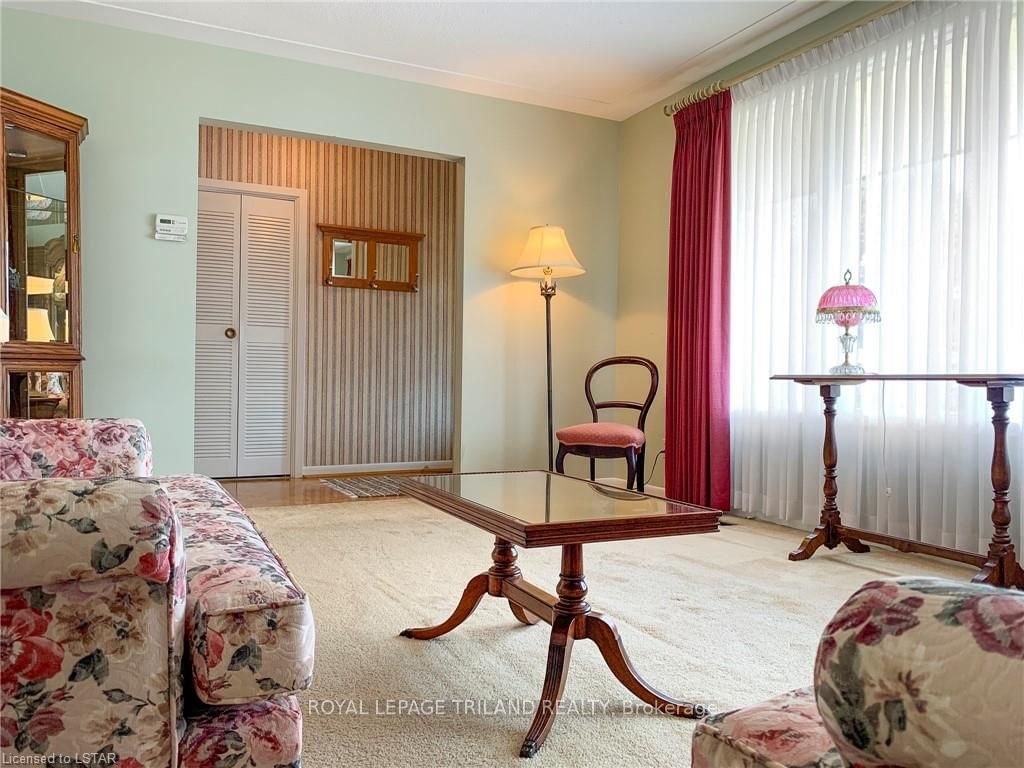 Listing Image 5