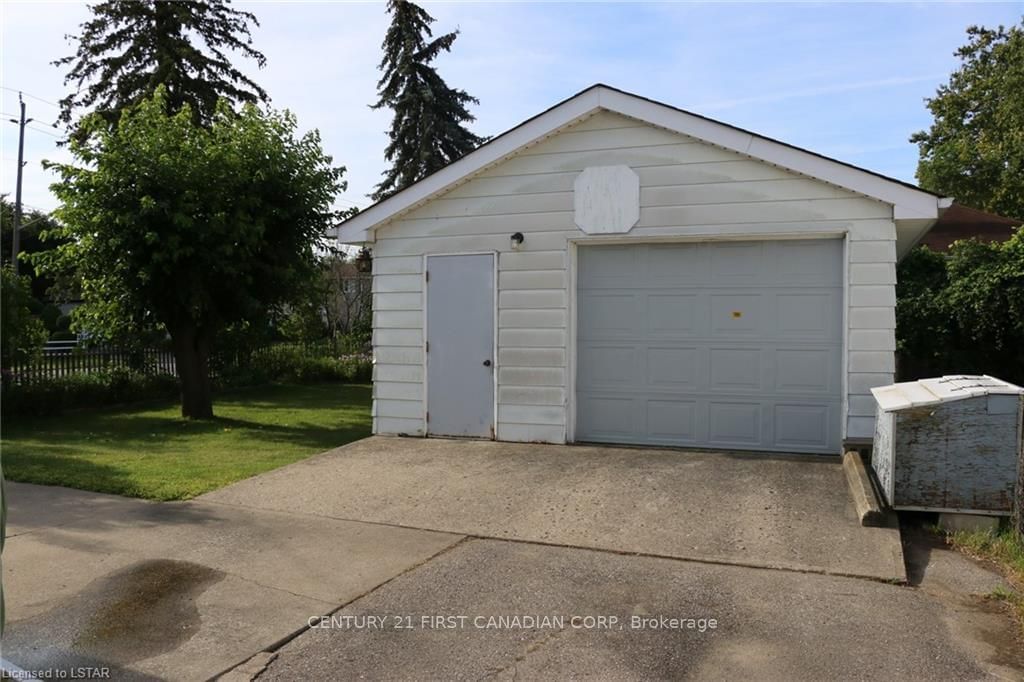 Listing Image 3