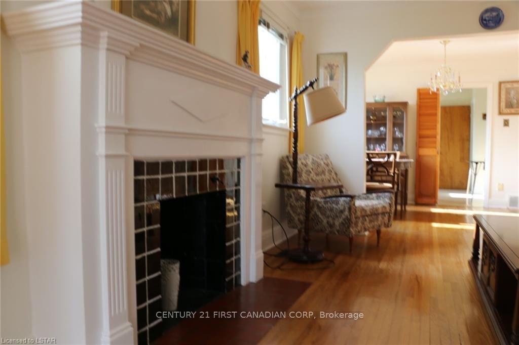 Listing Image 7