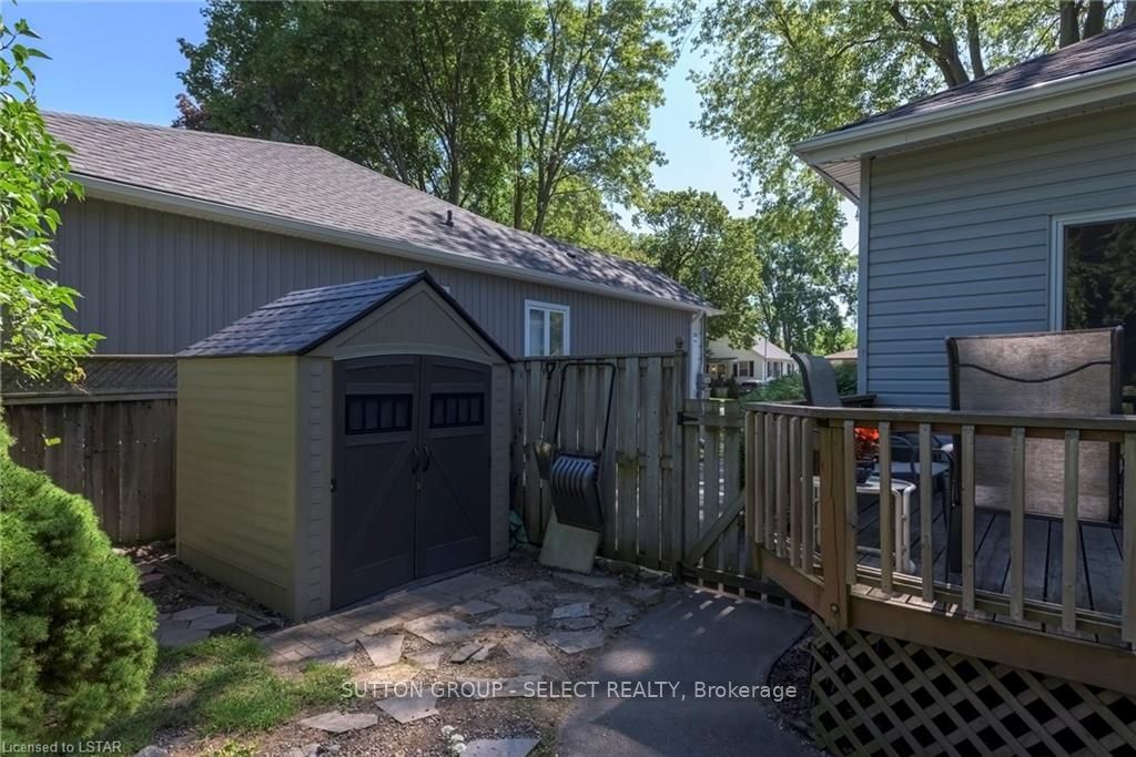 Listing Image 4