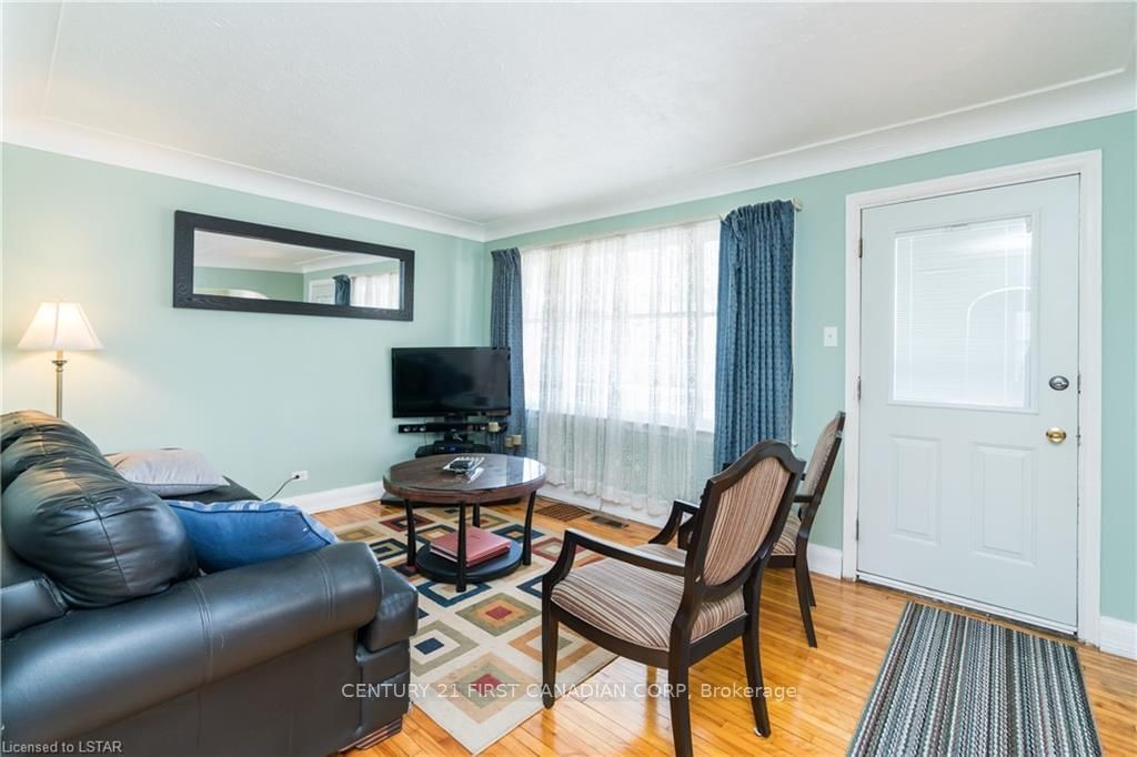 Listing Image 4